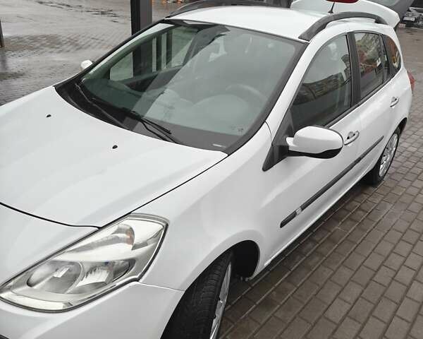 Білий Рено Кліо, об'ємом двигуна 1.46 л та пробігом 240 тис. км за 5300 $, фото 12 на Automoto.ua