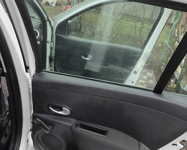 Білий Рено Кліо, об'ємом двигуна 1.46 л та пробігом 240 тис. км за 5300 $, фото 17 на Automoto.ua