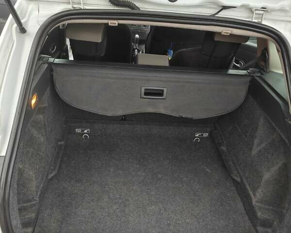 Білий Рено Кліо, об'ємом двигуна 1.46 л та пробігом 240 тис. км за 5300 $, фото 15 на Automoto.ua