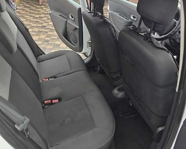 Білий Рено Кліо, об'ємом двигуна 1.46 л та пробігом 240 тис. км за 5300 $, фото 19 на Automoto.ua