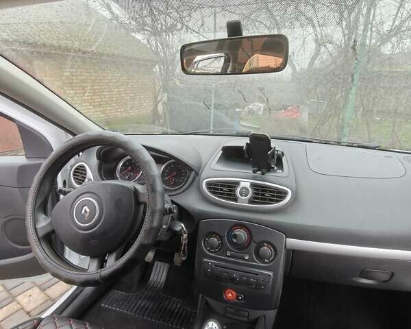 Білий Рено Кліо, об'ємом двигуна 1.46 л та пробігом 240 тис. км за 5300 $, фото 22 на Automoto.ua