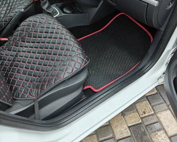 Білий Рено Кліо, об'ємом двигуна 1.46 л та пробігом 240 тис. км за 5300 $, фото 30 на Automoto.ua