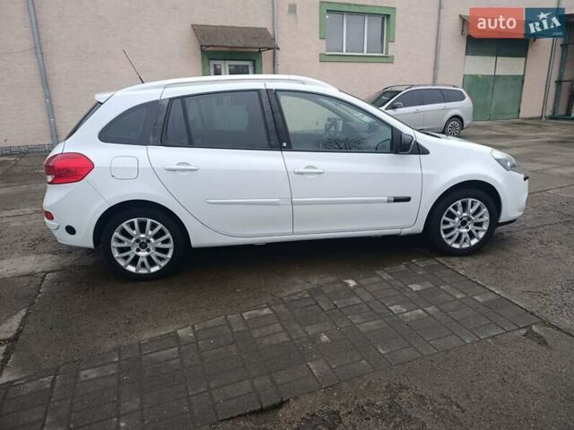 Белый Рено Клио, объемом двигателя 1.2 л и пробегом 252 тыс. км за 4650 $, фото 4 на Automoto.ua