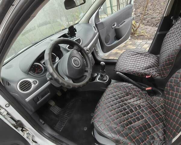 Білий Рено Кліо, об'ємом двигуна 1.46 л та пробігом 240 тис. км за 5300 $, фото 23 на Automoto.ua