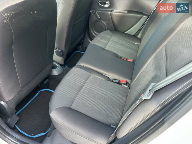 Белый Рено Клио, объемом двигателя 1.2 л и пробегом 160 тыс. км за 4950 $, фото 44 на Automoto.ua