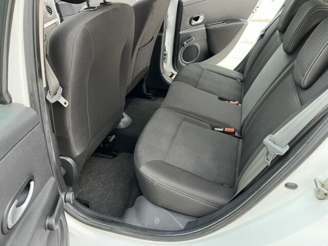 Белый Рено Клио, объемом двигателя 1.2 л и пробегом 177 тыс. км за 5450 $, фото 12 на Automoto.ua