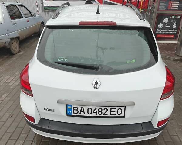 Білий Рено Кліо, об'ємом двигуна 1.46 л та пробігом 240 тис. км за 5300 $, фото 4 на Automoto.ua