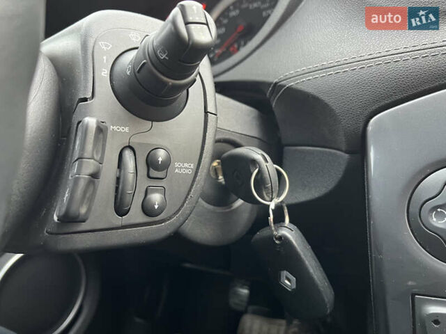 Белый Рено Клио, объемом двигателя 1.2 л и пробегом 177 тыс. км за 5450 $, фото 29 на Automoto.ua