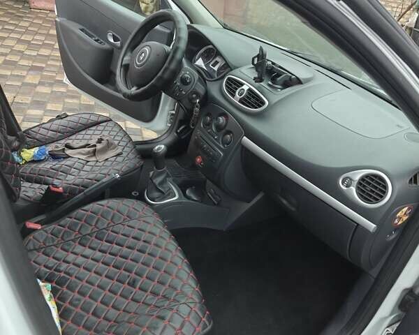 Білий Рено Кліо, об'ємом двигуна 1.46 л та пробігом 240 тис. км за 5300 $, фото 21 на Automoto.ua