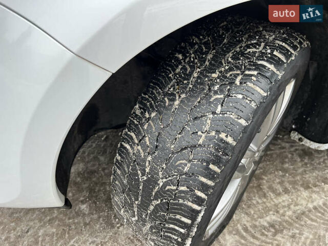 Белый Рено Клио, объемом двигателя 1.2 л и пробегом 177 тыс. км за 5450 $, фото 8 на Automoto.ua