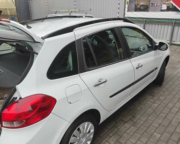 Білий Рено Кліо, об'ємом двигуна 1.46 л та пробігом 240 тис. км за 5300 $, фото 13 на Automoto.ua