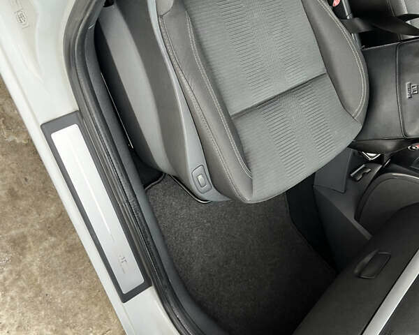 Белый Рено Клио, объемом двигателя 1.2 л и пробегом 177 тыс. км за 5450 $, фото 18 на Automoto.ua