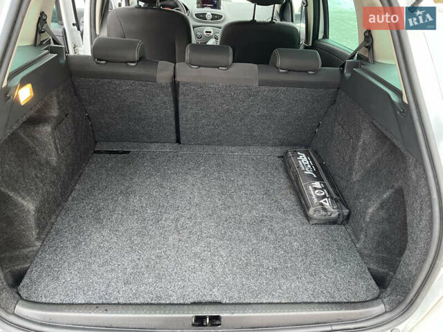 Белый Рено Клио, объемом двигателя 1.2 л и пробегом 177 тыс. км за 5450 $, фото 22 на Automoto.ua