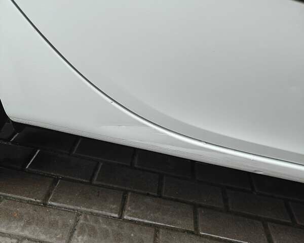 Білий Рено Кліо, об'ємом двигуна 1.46 л та пробігом 240 тис. км за 5300 $, фото 6 на Automoto.ua