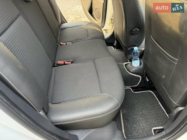 Рено Кліо 2011 у Львові на Automoto.ua Білий Рено Кліо, об'ємом двигуна 1.6 л та пробігом 300 тис. км за 5700 $, фото 2 на Automoto.ua