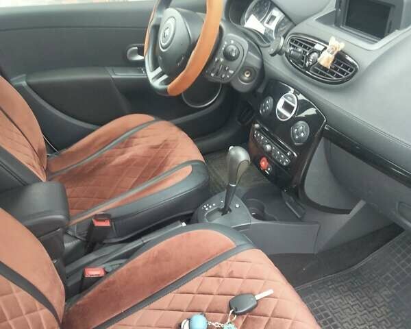 Білий Рено Кліо, об'ємом двигуна 1.6 л та пробігом 180 тис. км за 8100 $, фото 2 на Automoto.ua