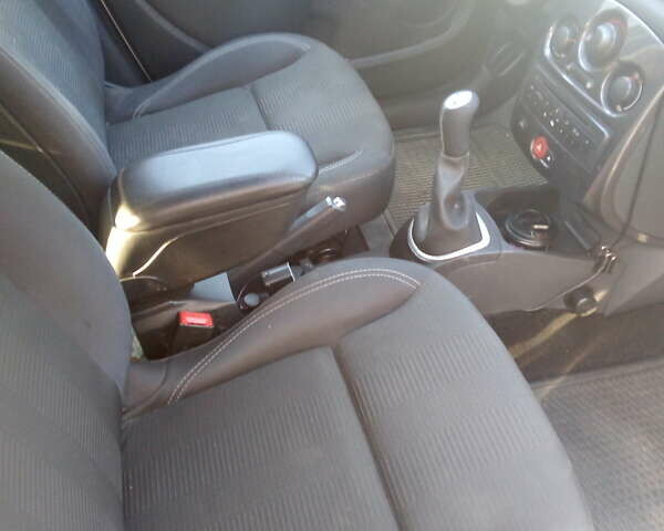 Белый Рено Клио, объемом двигателя 1.5 л и пробегом 284 тыс. км за 5400 $, фото 2 на Automoto.ua