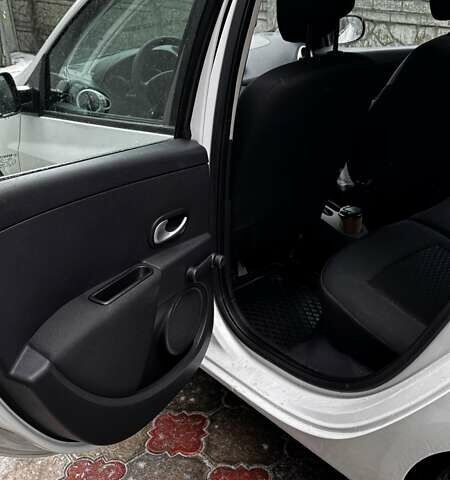 Білий Рено Кліо, об'ємом двигуна 1.46 л та пробігом 160 тис. км за 5500 $, фото 2 на Automoto.ua