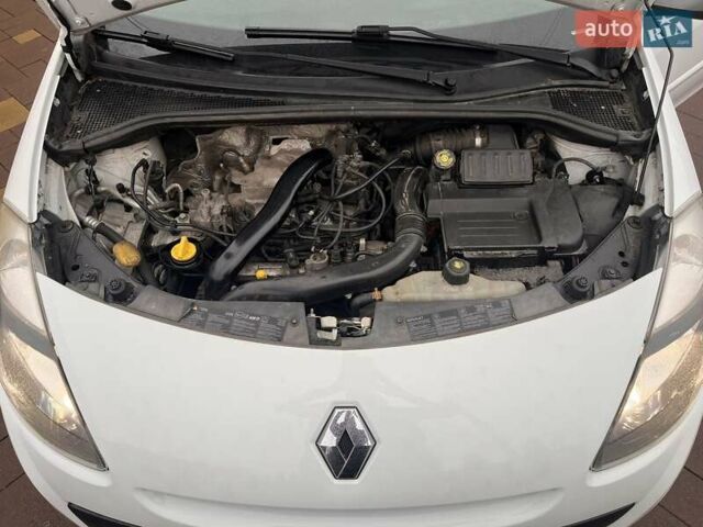 Белый Рено Клио, объемом двигателя 1.15 л и пробегом 211 тыс. км за 4899 $, фото 41 на Automoto.ua