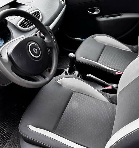 Білий Рено Кліо, об'ємом двигуна 1.46 л та пробігом 160 тис. км за 5500 $, фото 3 на Automoto.ua