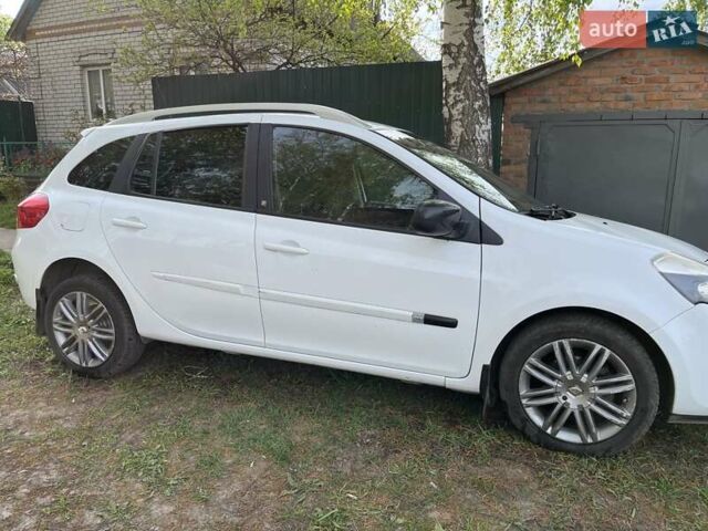 Белый Рено Клио, объемом двигателя 1.2 л и пробегом 200 тыс. км за 5200 $, фото 2 на Automoto.ua