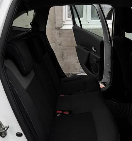 Білий Рено Кліо, об'ємом двигуна 1.46 л та пробігом 160 тис. км за 5500 $, фото 14 на Automoto.ua