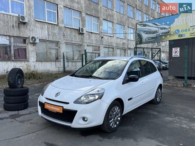 Белый Рено Клио, объемом двигателя 1.2 л и пробегом 206 тыс. км за 6400 $, фото 1 на Automoto.ua