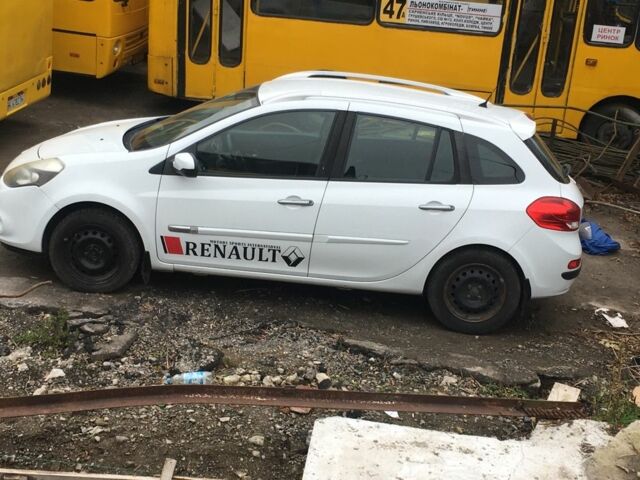 Белый Рено Клио, объемом двигателя 1.5 л и пробегом 300 тыс. км за 3500 $, фото 7 на Automoto.ua