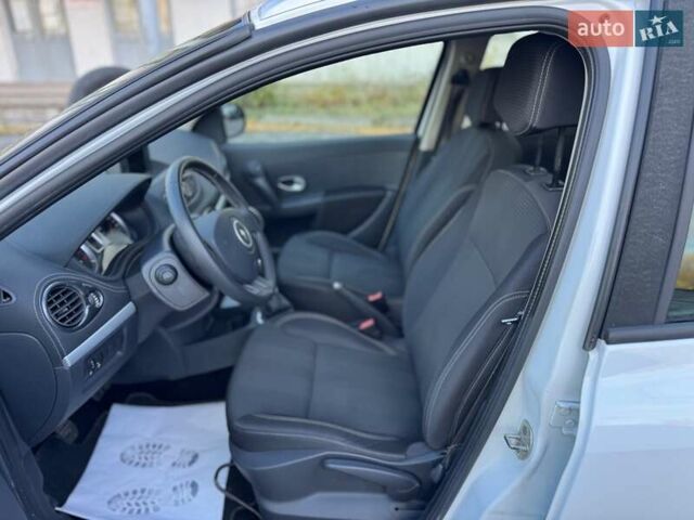 Белый Рено Клио, объемом двигателя 1.2 л и пробегом 206 тыс. км за 6400 $, фото 41 на Automoto.ua