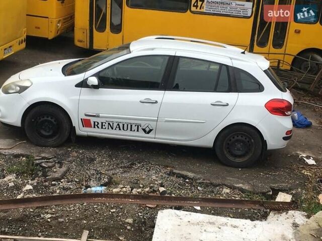 Белый Рено Клио, объемом двигателя 1.5 л и пробегом 300 тыс. км за 3500 $, фото 5 на Automoto.ua