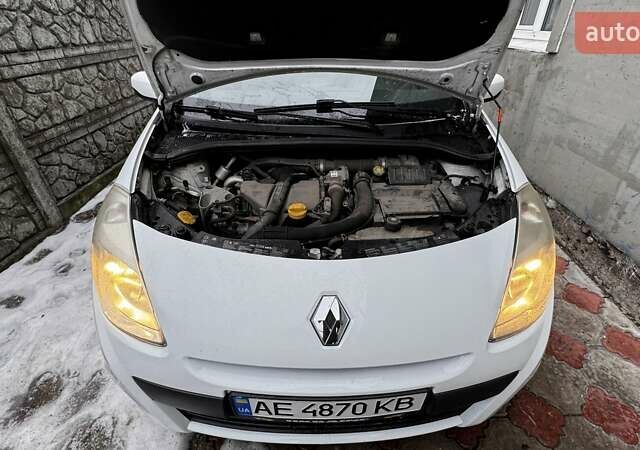 Білий Рено Кліо, об'ємом двигуна 1.46 л та пробігом 160 тис. км за 5500 $, фото 9 на Automoto.ua