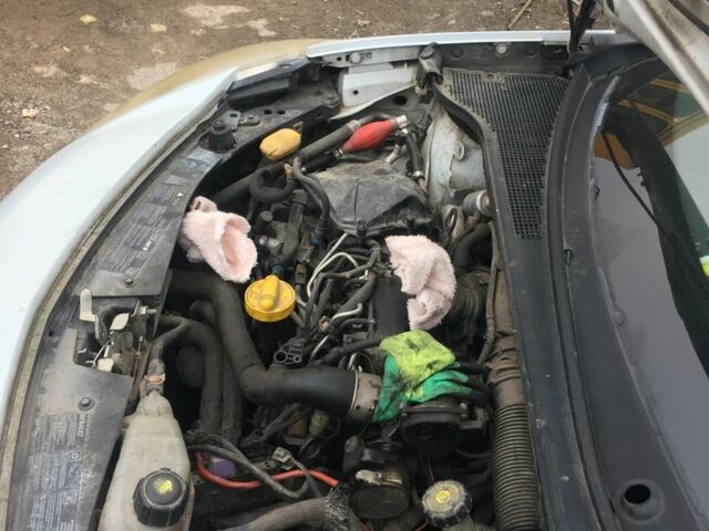 Белый Рено Клио, объемом двигателя 1.5 л и пробегом 300 тыс. км за 3500 $, фото 5 на Automoto.ua