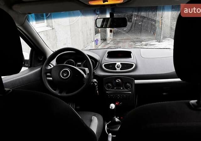 Білий Рено Кліо, об'ємом двигуна 1.46 л та пробігом 160 тис. км за 5500 $, фото 13 на Automoto.ua