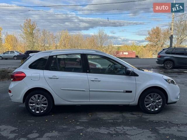 Белый Рено Клио, объемом двигателя 1.2 л и пробегом 206 тыс. км за 6400 $, фото 9 на Automoto.ua