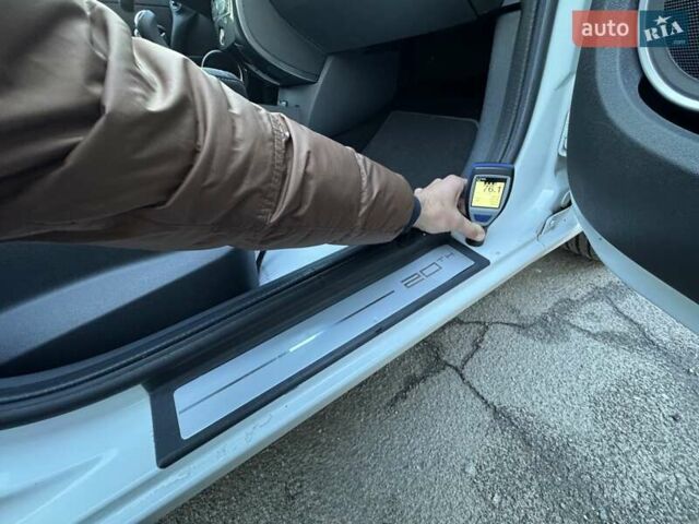 Белый Рено Клио, объемом двигателя 1.2 л и пробегом 206 тыс. км за 6400 $, фото 88 на Automoto.ua
