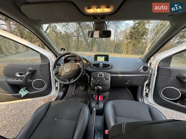 Рено Кліо 2011 у Львові на Automoto.ua Білий Рено Кліо, об'ємом двигуна 1.6 л та пробігом 300 тис. км за 5700 $, фото 13 на Automoto.ua