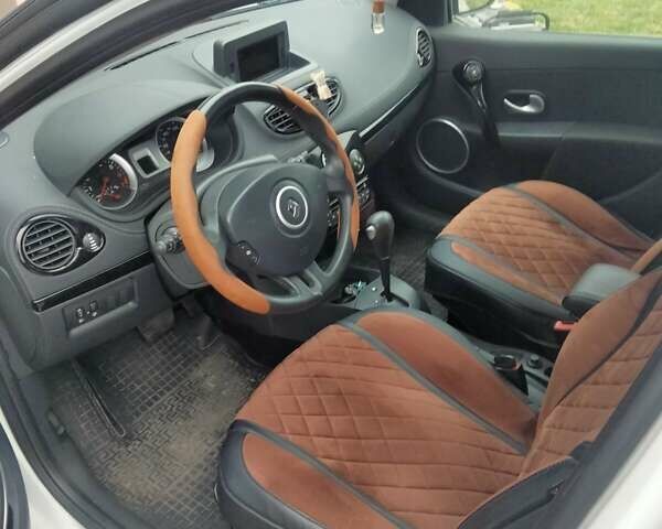 Білий Рено Кліо, об'ємом двигуна 1.6 л та пробігом 180 тис. км за 8100 $, фото 5 на Automoto.ua