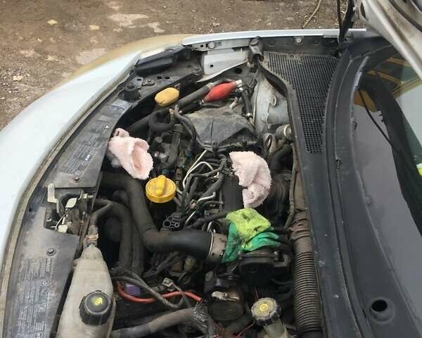 Белый Рено Клио, объемом двигателя 1.5 л и пробегом 300 тыс. км за 3500 $, фото 3 на Automoto.ua