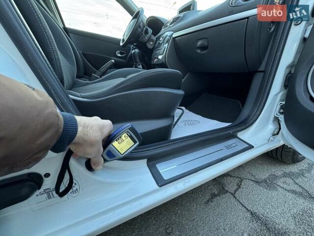 Белый Рено Клио, объемом двигателя 1.2 л и пробегом 206 тыс. км за 6400 $, фото 87 на Automoto.ua