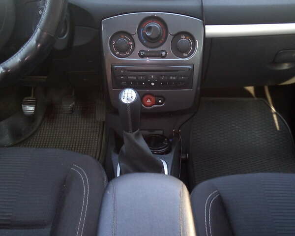 Белый Рено Клио, объемом двигателя 1.5 л и пробегом 284 тыс. км за 5400 $, фото 13 на Automoto.ua