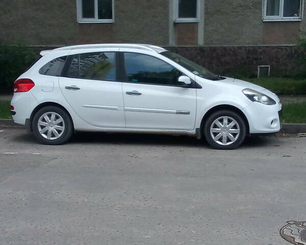 Белый Рено Клио, объемом двигателя 1.5 л и пробегом 284 тыс. км за 5400 $, фото 7 на Automoto.ua