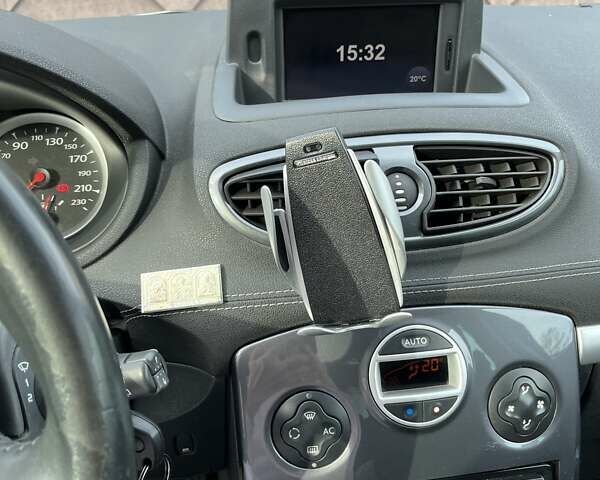 Белый Рено Клио, объемом двигателя 1.2 л и пробегом 200 тыс. км за 5200 $, фото 1 на Automoto.ua