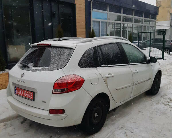 Белый Рено Клио, объемом двигателя 1.15 л и пробегом 253 тыс. км за 5250 $, фото 5 на Automoto.ua