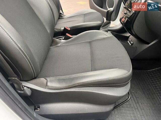 Белый Рено Клио, объемом двигателя 1.15 л и пробегом 211 тыс. км за 4899 $, фото 38 на Automoto.ua