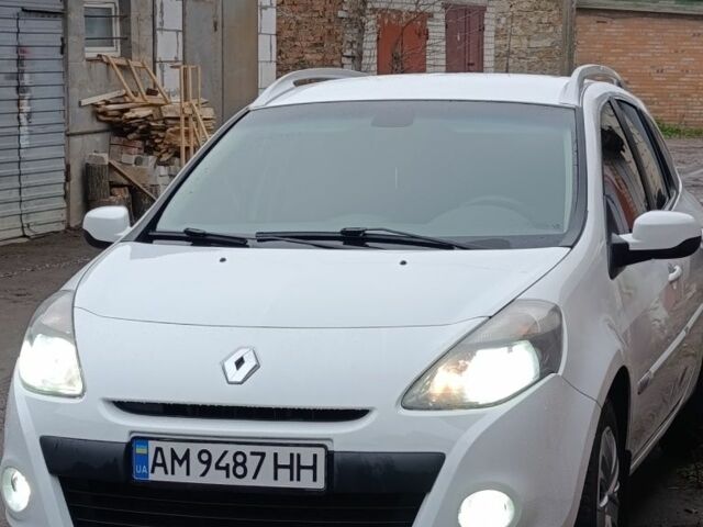 Білий Рено Кліо, об'ємом двигуна 1.5 л та пробігом 245 тис. км за 6200 $, фото 1 на Automoto.ua