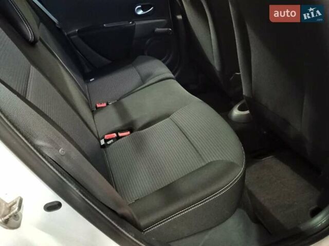 Белый Рено Клио, объемом двигателя 1.5 л и пробегом 111 тыс. км за 6999 $, фото 16 на Automoto.ua