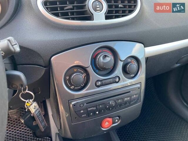 Белый Рено Клио, объемом двигателя 1.46 л и пробегом 236 тыс. км за 5300 $, фото 14 на Automoto.ua