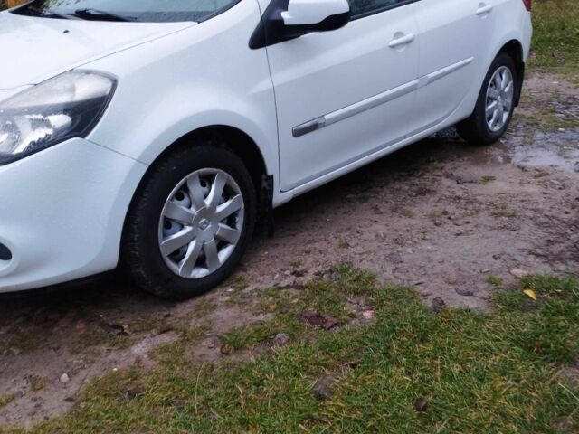 Білий Рено Кліо, об'ємом двигуна 1.5 л та пробігом 320 тис. км за 5500 $, фото 1 на Automoto.ua