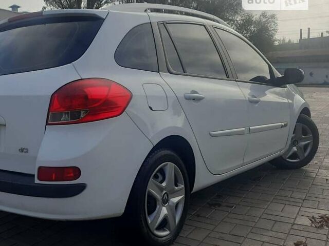 Белый Рено Клио, объемом двигателя 1.5 л и пробегом 299 тыс. км за 4800 $, фото 3 на Automoto.ua