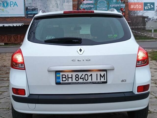 Белый Рено Клио, объемом двигателя 1.5 л и пробегом 141 тыс. км за 6999 $, фото 4 на Automoto.ua
